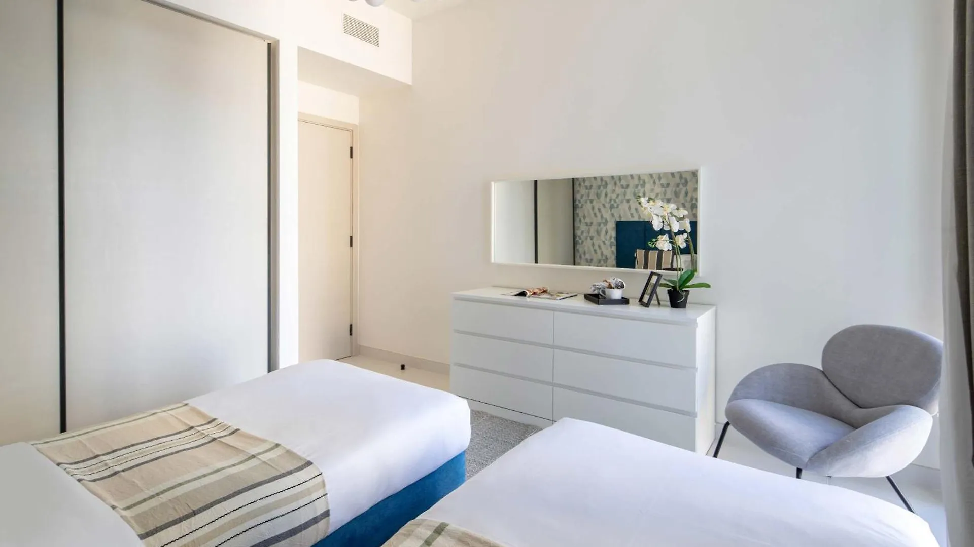 Frank Porter - Marina Vista Tower 2 Dubai Apartment
